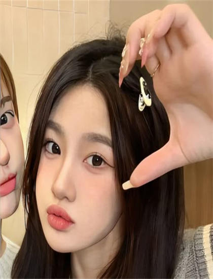 两个人的免费高清视频完整版_77在线观看免费高清电视剧_老公pk老婆歌词